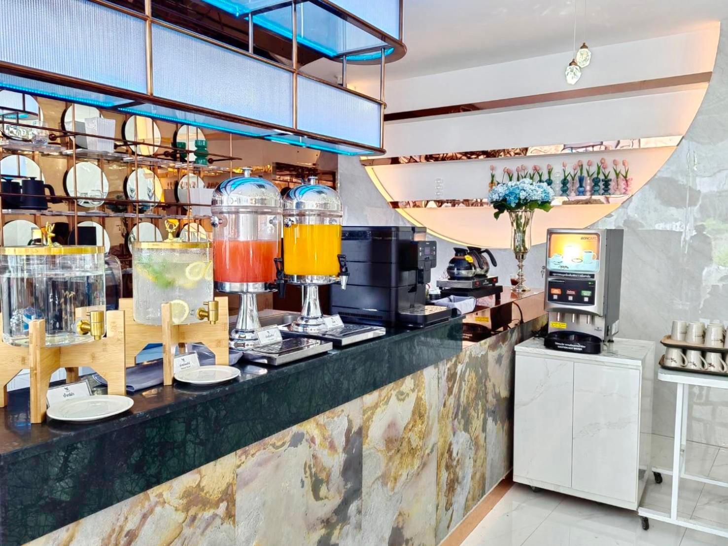 Moose Hotel Chiangmai Чиангмай Екстериор снимка