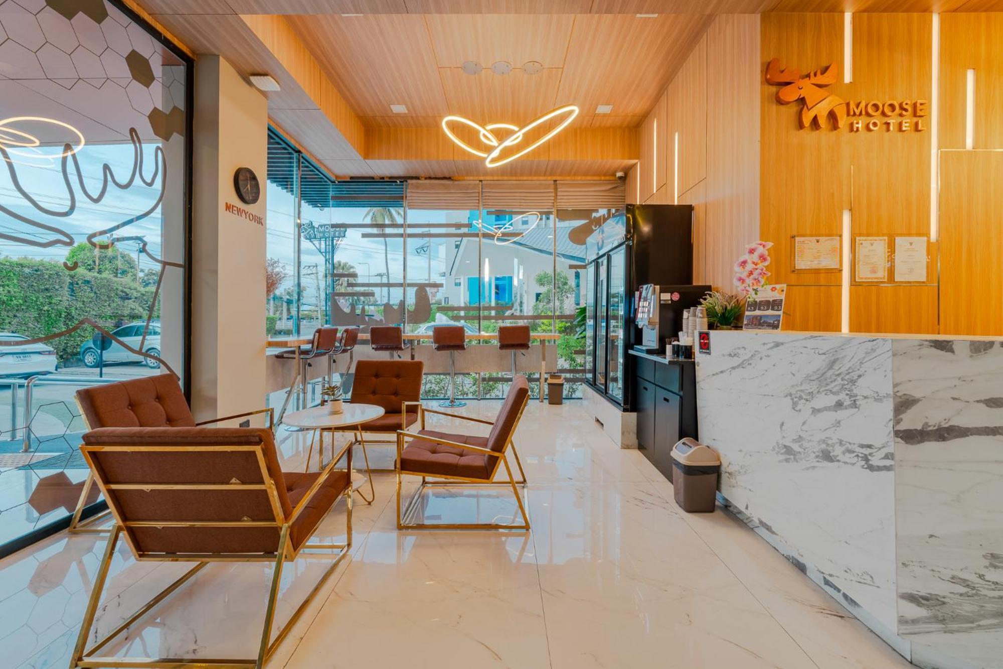Moose Hotel Chiangmai Чиангмай Екстериор снимка