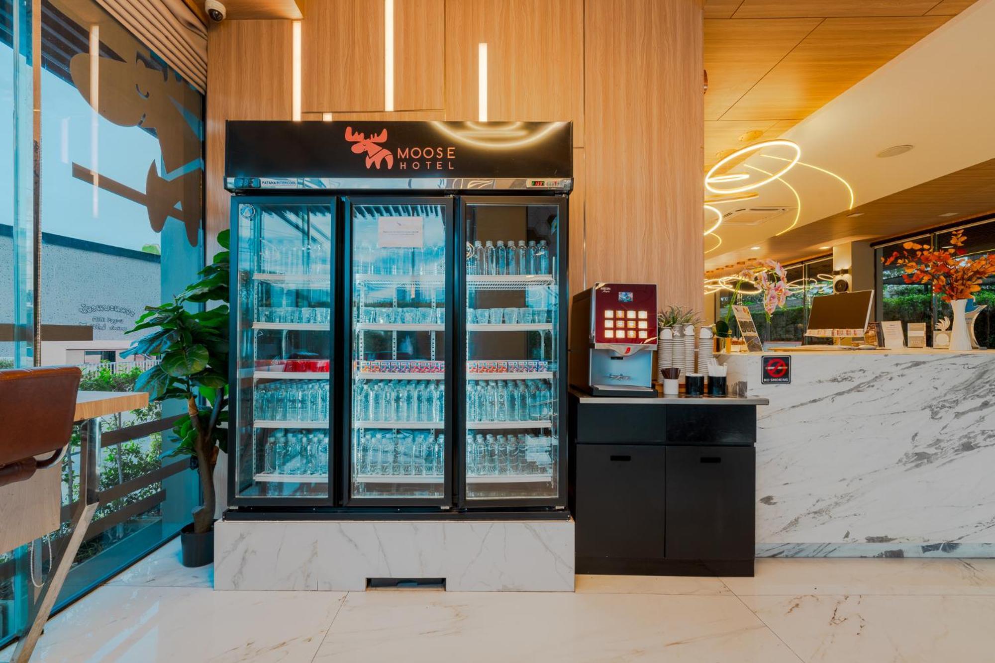 Moose Hotel Chiangmai Чиангмай Екстериор снимка